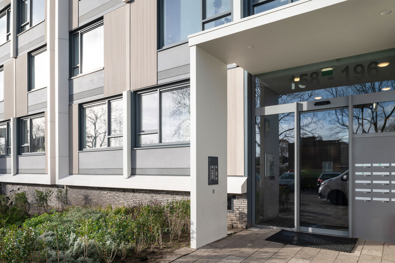 DOOR Architecten Utrecht Revitalisatie aca flats Exterior ENTRANCE