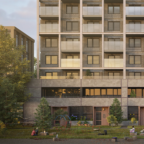 Architectuurvisualisatie van een nieuwbouw woongebouw met een warme gevel van beton en hout, balkons en grote ramen, met op de begane grond een levendige binnentuin met speeltoestellen en zittende bewoners in het avondlicht. Ontwerp door DOOR-architecten.
